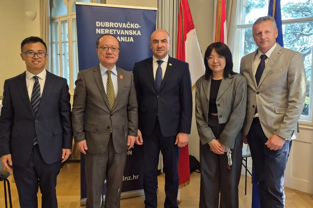 Pezo i kineski veleposlanik razgovarali o gospodarskoj i turističkoj suradnji