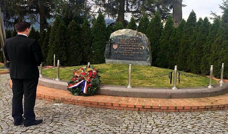 Facebook/Božo Petrov