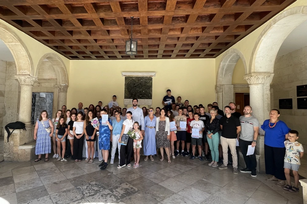 U Gradskoj vijećnici Korčule dodijeljene nagrade i priznanja najuspješnijim učenicima Osnovne škole Petra Kanavelića i Osnovne glazbene škole