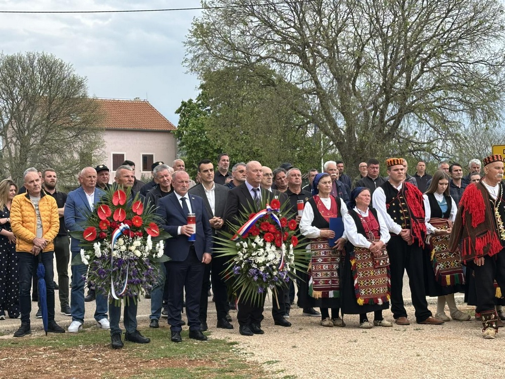 spomenik mirlovic zagora 002