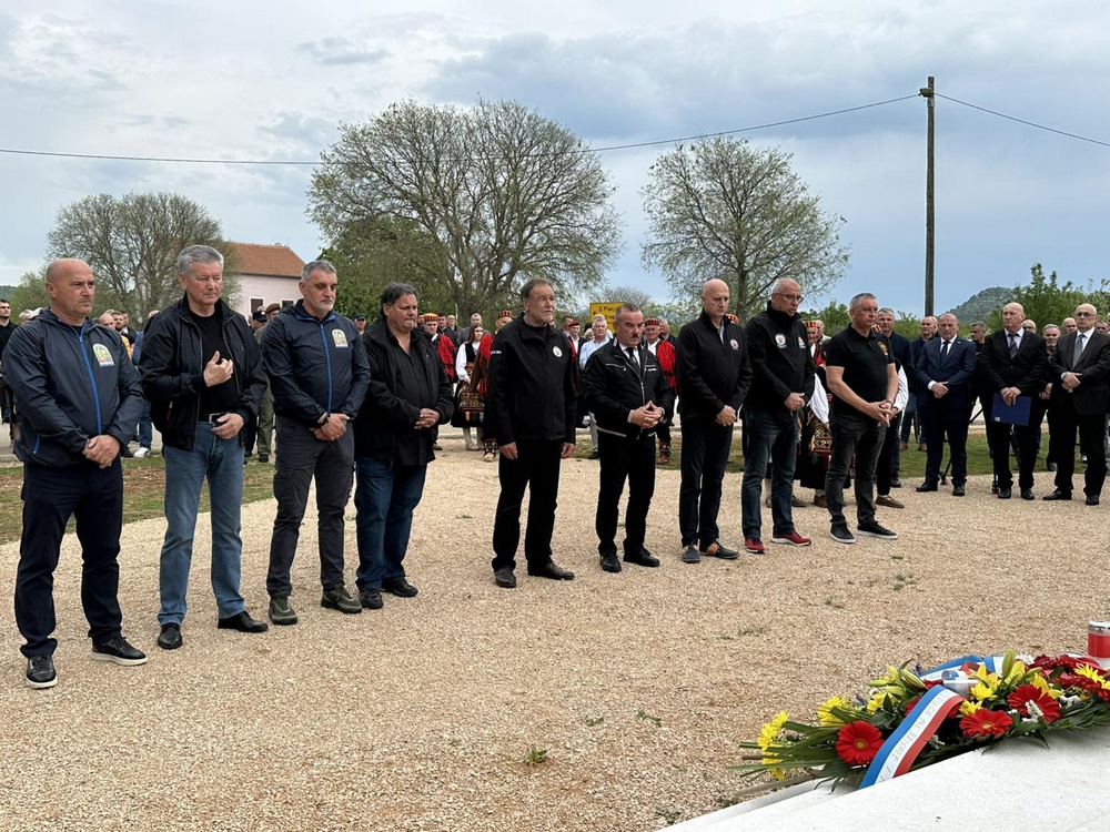 spomenik mirlovic zagora 003